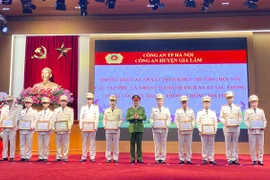 Chú trọng xây dựng, phát huy yếu tố con người