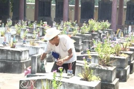 Chuyện về người quản trang 30 năm trông coi các mộ phần liệt sĩ