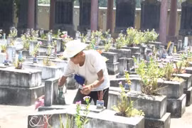 Chuyện về người quản trang 30 năm trông coi các mộ phần liệt sĩ