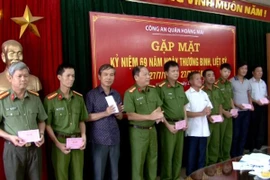 Tri ân các gia đình có công với Cách mạng