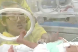 Cuộc gặp đặc biệt của người mẹ ung thư với bé Gấu trước khi qua đời