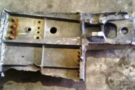 Ngư dân Nghệ An vớt được mảnh hợp kim nặng 30kg nghi của máy bay Su-30MK2