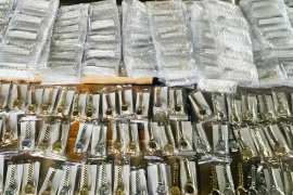 Bắt vụ vận chuyển 450 chiếc đồng hồ ROLEX giả từ Trung Quốc về Việt Nam