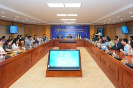 Những khoản tiết kiệm nhỏ bé của người dân tạo nên dòng vốn khổng lồ cho sản xuất, kinh doanh…