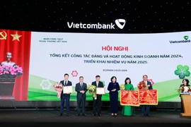 Vietcombank vững thế dẫn đầu, bứt phá với dấu ấn xanh