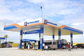 Giá xăng dầu giảm sâu, tác động đến ngành nào?