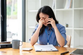 Cười ra nước mắt chuyện lương nhân viên bảo hiểm mỗi tháng mua được 1 lượng vàng