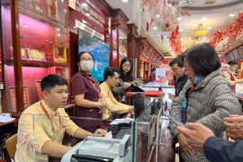 Giá vàng bất ngờ "bốc hơi" gần 2 triệu đồng mỗi lượng sát ngày Vía Thần Tài