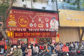 Sẵn sàng mua vàng cao hơn giá thế giới 35 triệu đồng/lượng, người Việt đang FOMO bất chấp?