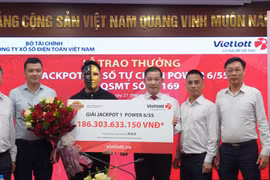 Mua Vietlott theo thói quen, Gen Z Bình Dương bất ngờ trúng thưởng 186 tỷ đồng