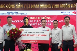 Mua Vietlott theo thói quen, Gen Z Bình Dương bất ngờ trúng thưởng 186 tỷ đồng