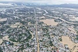 Yêu cầu ngân hàng giãn nợ, miễn giảm lãi cho khách hàng miền Trung chịu ảnh hưởng của bão lũ