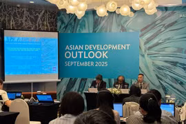 ADB nâng dự báo tăng trưởng kinh tế Việt Nam