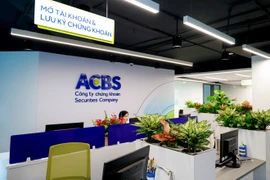 Chứng khoán ACB và HSC bị xử phạt