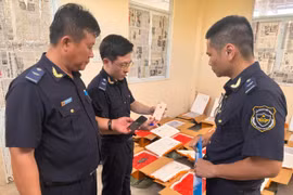 Bắt giữ gần 5.000 điện thoại di động đã qua sử dụng nhập lậu về Việt Nam