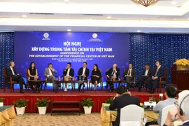 Xây dựng Trung tâm tài chính tại Việt Nam: Không nóng vội nhưng cũng không để lỡ thời cơ
