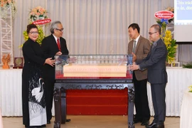 Bảo tàng Lịch sử quốc gia đón nhận sách độc bản khổ lớn "Tổng tập sắc phong Việt Nam"