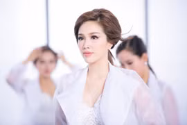 Bảo Thy gợi cảm trong MV mới "I’m sorry babe"