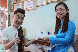 Don Nguyễn giả dạng điệp viên tìm kiếm cô giáo tiểu học