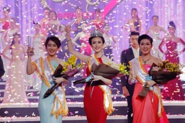 Đặng Thị Thu Hồng đăng quang hoa khôi "Nữ sinh viên Việt Nam duyên dáng 2016"