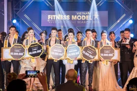 Phương Thanh táo bạo mặc trang phục "xuyên thấu" đi làm giám khảo