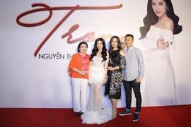 Quán quân Sao Mai 2015 Thu Hằng lộng lẫy, xinh đẹp ra mắt album đầu tay