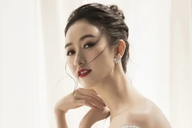 Á hậu Hà Thu tiễn năm 2016 bằng bộ ảnh cùng thỏ trắng