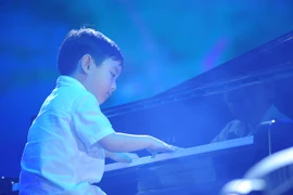 Thần đồng Piano Evan Lê biểu diễn trong đêm cuối của sự kiện "Xuân yêu thương"