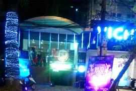 Quán bar trá hình làm khổ người dân