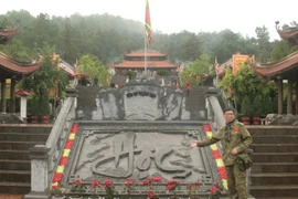 Leo núi Phượng Hoàng - Chiêm bái thầy giáo Chu Văn An