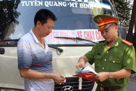 Xóa "bến cóc", xử lý phương tiện đón trả khách sai quy định