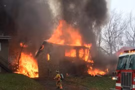 Máy bay Mỹ rơi xuống nhà dân, 2 người chết