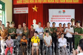 Thắp lửa tình nguyện - Vì nhân dân phục vụ