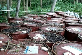 Điều tra vụ chôn thuốc trừ sâu quá hạn ở Thanh Hóa