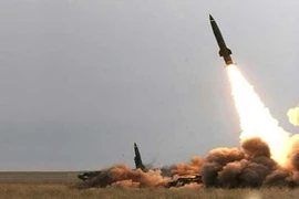 Houthi tấn công tên lửa đạn đạo vào doanh trại quân đội Saudi Arabia