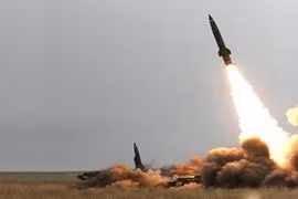 Houthi tấn công tên lửa đạn đạo vào doanh trại quân đội Saudi Arabia