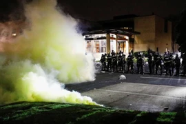 Biểu tình tại Mỹ sau khi cảnh sát bắn chết người đàn ông da màu