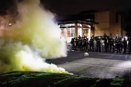 Biểu tình tại Mỹ sau khi cảnh sát bắn chết người đàn ông da màu