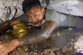 Video giải cứu người đàn ông khỏi đống đổ nát ở Mandalay, Myanmar