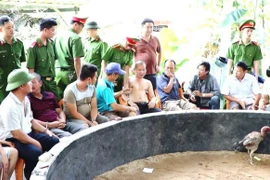 [Tin nhanh tối 22-4-2021] Hơn 100 công an đột kích sới gà trong quán cà phê