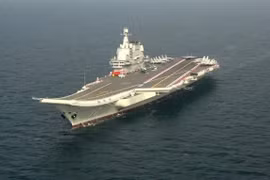 Tàu sân bay Trung Quốc đi qua Eo biển Đài Loan