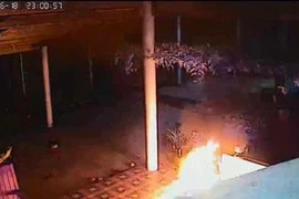 [Tin nhanh sáng 20-6-2022] Nhà dân bất ngờ bốc cháy giữa đêm, nghi bị ném bom xăng