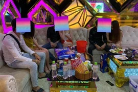 [Tin nhanh sáng 27-6-2022] Nữ tiếp viên thoát y trong phòng karaoke, nhảy múa với khách 