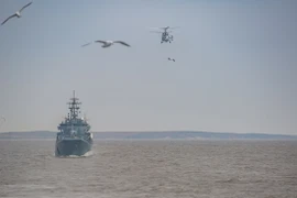 Cận cảnh đội tàu chiến Nga di chuyển từ Bắc Cực đến Dudinka