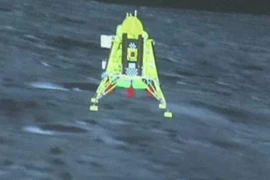 Người dân Ấn Độ đổ ra đường ăn mừng tàu vũ trụ Chandrayaan-3 đổ bộ thành công lên Mặt trăng