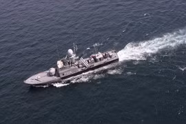 Tàu hải quân Nga và Trung Quốc cùng đi qua eo biển phía tây nam Nhật Bản