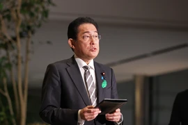 Thủ tướng Nhật Bản tiếp tục vận động bầu cử sau vụ nổ ở Wakayama