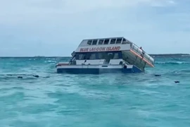 Chìm phà ở Bahamas, một du khách Mỹ tử vong