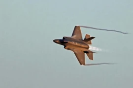 Chiến đấu cơ Israel chặn máy bay Iran bị nghi chở vũ khí cho Hezbollah 