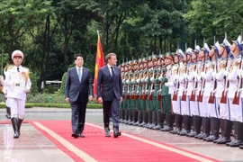 Chủ tịch nước Lương Cường chủ trì lễ đón cấp Nhà nước Tổng thống Cộng hòa Pháp